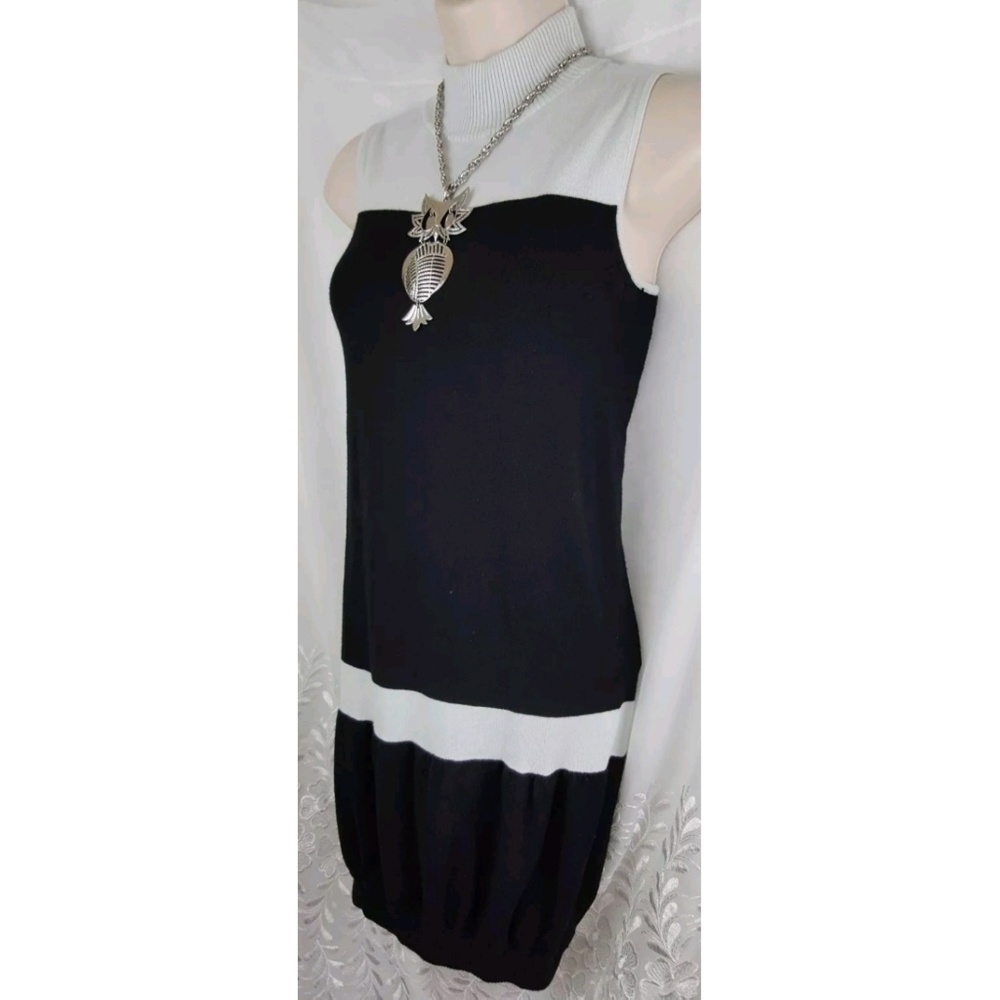 Black and gray sleeveless sweater dress